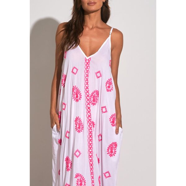 Vestido Elan largo spaghetti strap blanco y paisley rosado - Imagen 4