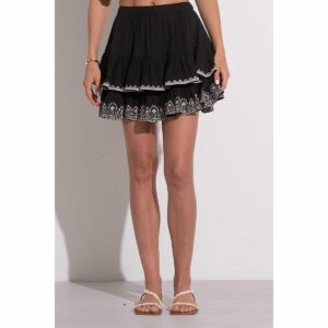 Falda Elan corta negra con bordado blanco