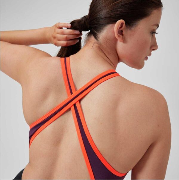 Calzoneta Speedo Splice crossback cuello alto mujer negro/rojo - Imagen 6