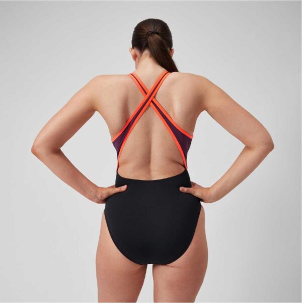 Calzoneta Speedo Splice crossback cuello alto mujer negro/rojo - Imagen 7