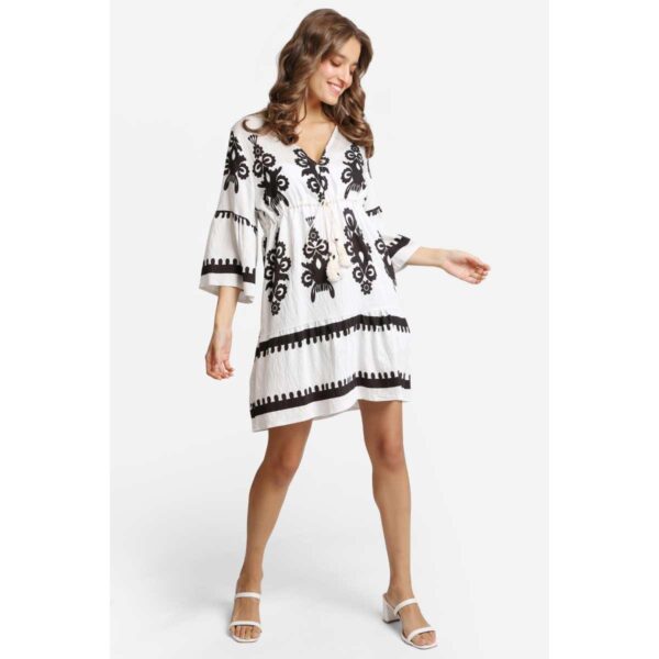 Vestido Jasmine corto tipo mariposa blanco con formas negras