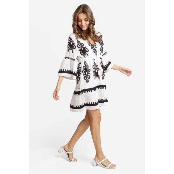 Vestido Jasmine corto tipo mariposa blanco con formas negras - Imagen 4