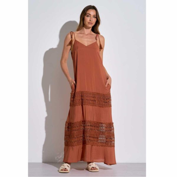 Vestido Elan largo con tirantes y encaje café