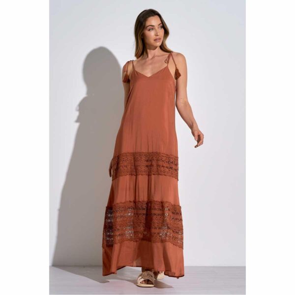 Vestido Elan largo con tirantes y encaje café - Imagen 2