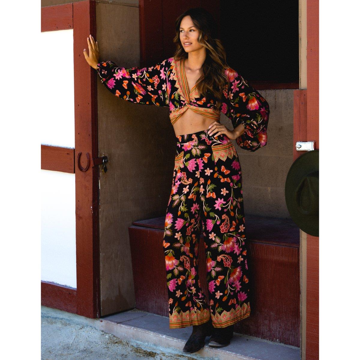 Pantalon Z&L Raya negro con flores rojas